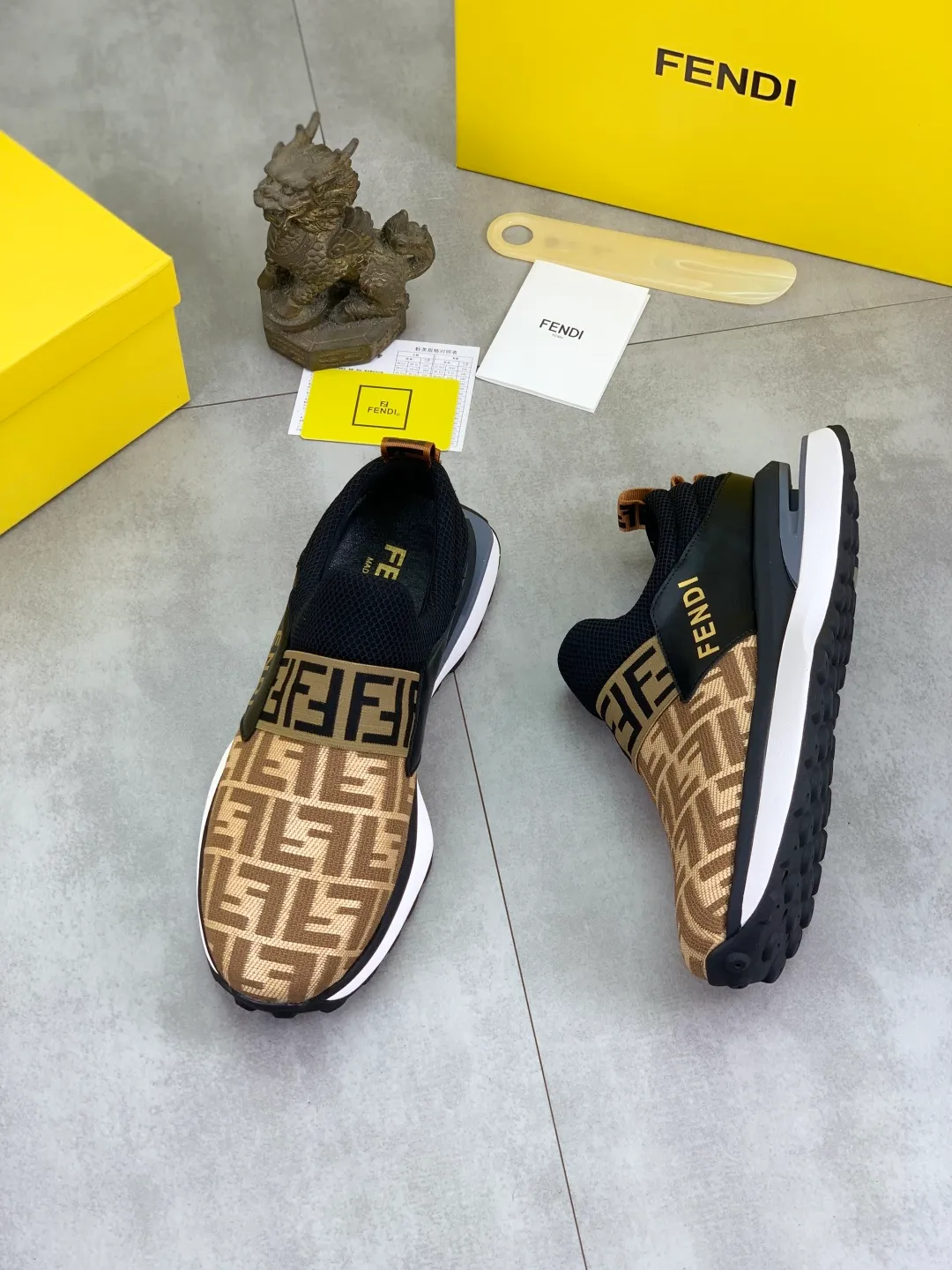 ​Men's shoes 💰P440 💰【New】Little monster 🆘 New FENDI 🕶️🕶️Simple routing effect, showing an elegant and cool driving shoe 🎬Using imported calfskin + first-layer pigskin lining🐂Excellent material🎬Detailed workmanship 🤗Comfortable foot feel➰➰. ​Pair it with any outfit to show your taste and temperament, low-key luxury ♻️Design ​simple and elegant ​noble and fashionable 🍃​Very loved and favored by trendy men 💓❤️size: 38-44 (45 customized) 3️⃣colors available